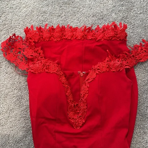 Red mini dress with lace detail - Picture 5 of 6